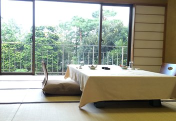 静かな風情の部屋