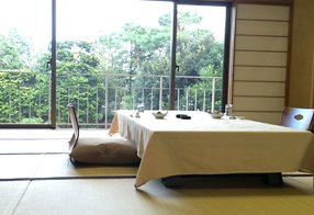 静かな風情の部屋